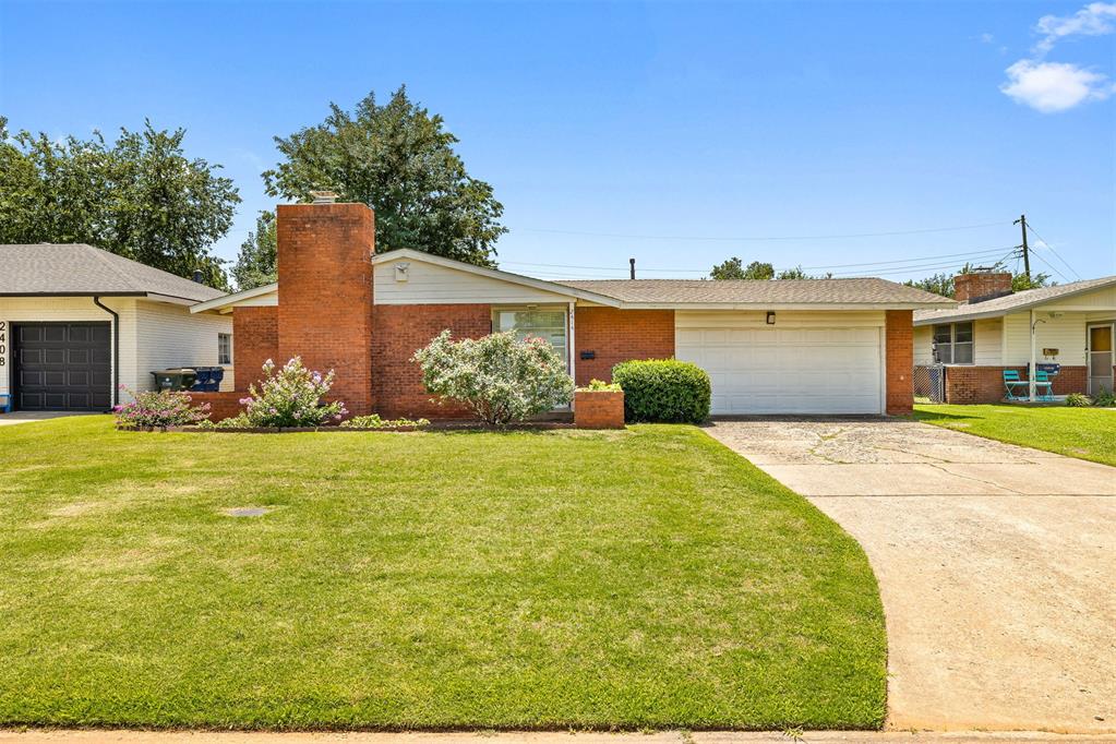 2414 Oxford Way — photo