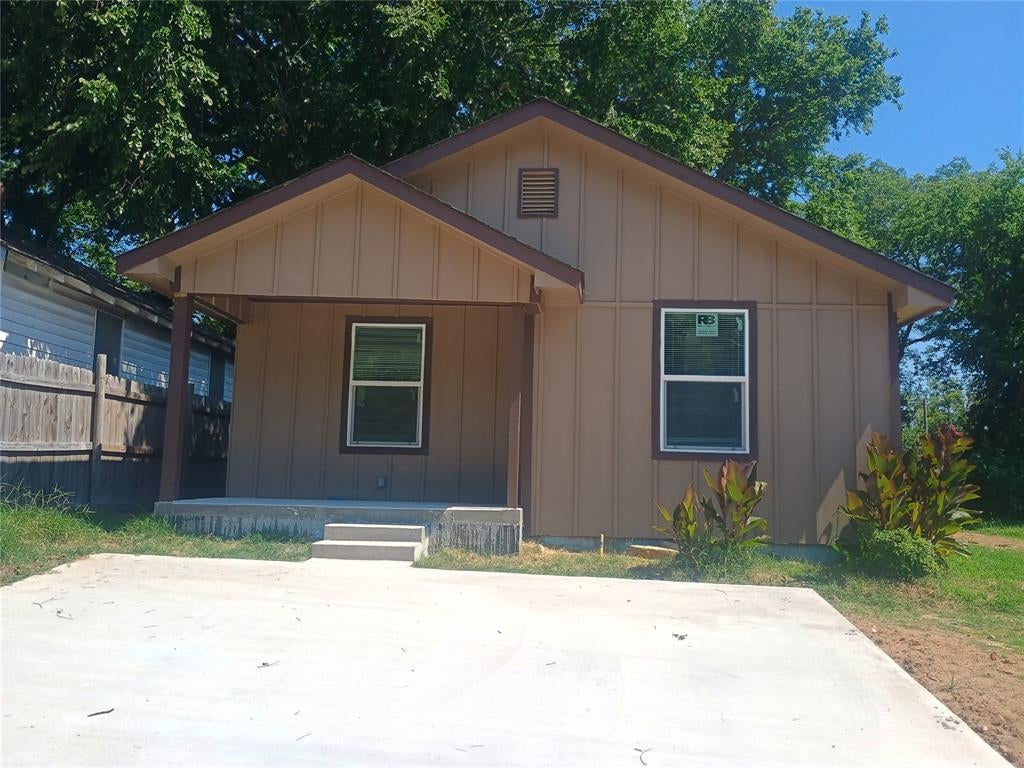 709 E Main Street — photo