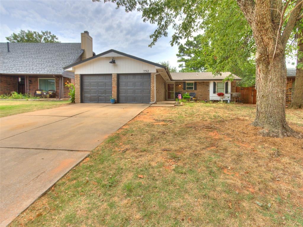 752 Red Oak Terrace — photo