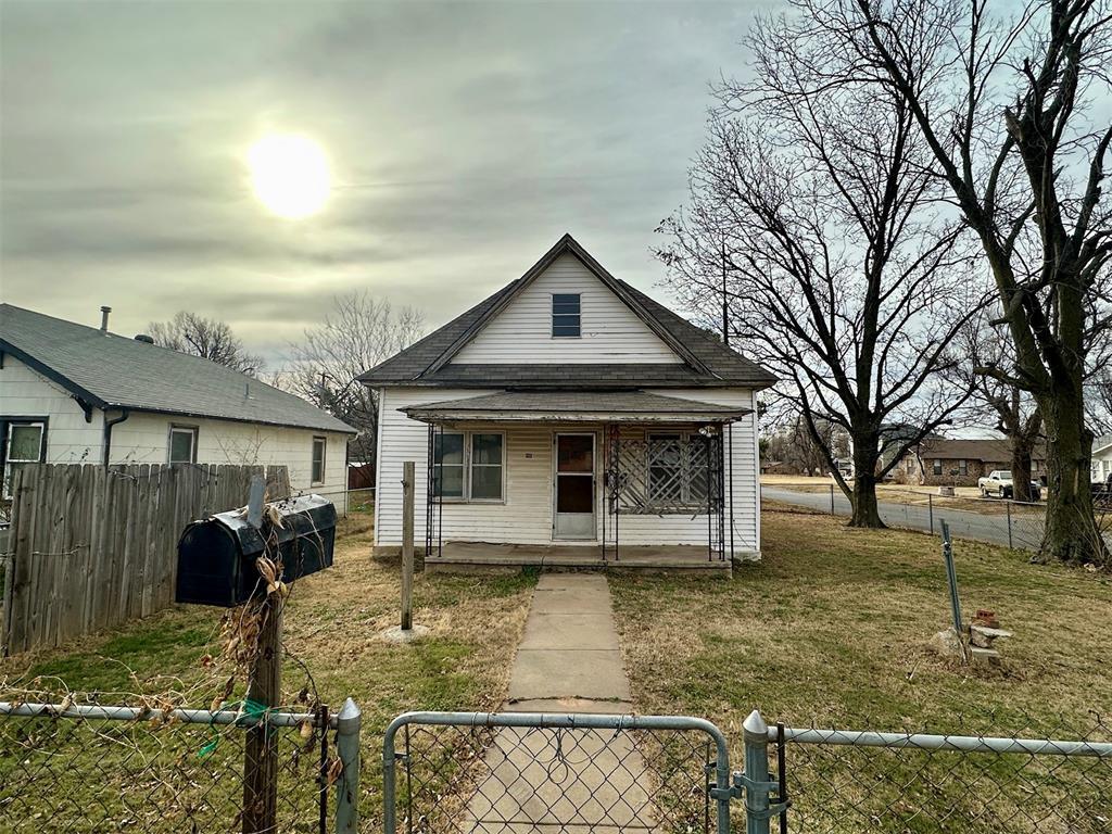 323 W 3rd Street — photo