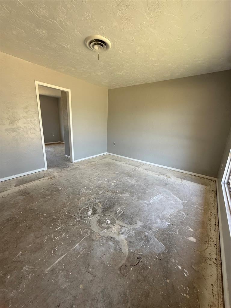 Home in Altus, OK 73521 — photo 2