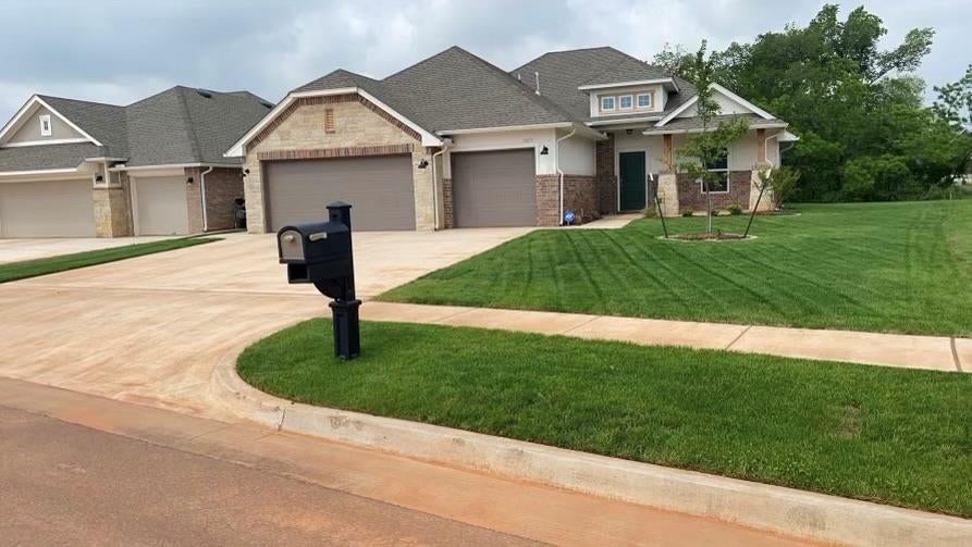 2429 Creekview Drive — photo
