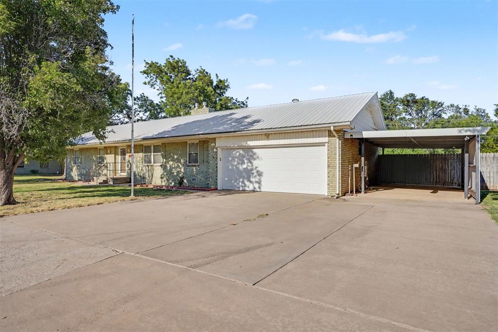 992 Hughes Drive — photo