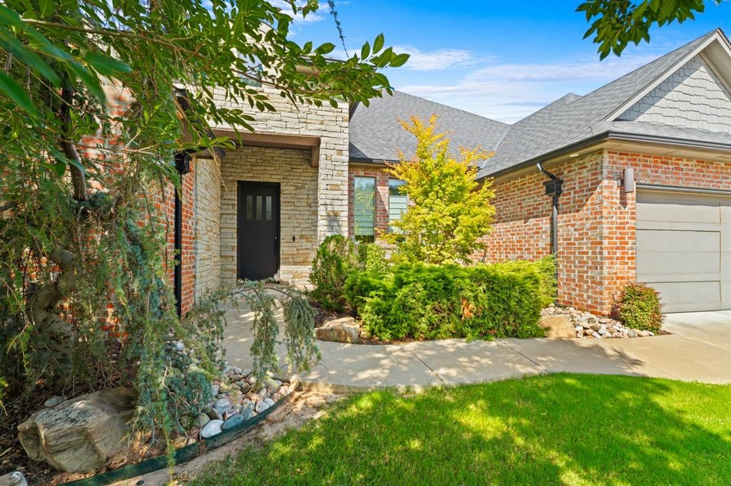 15309 Kestral Way — photo
