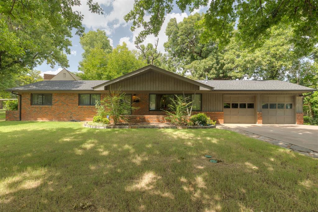 1101 Woodlawn Place — photo