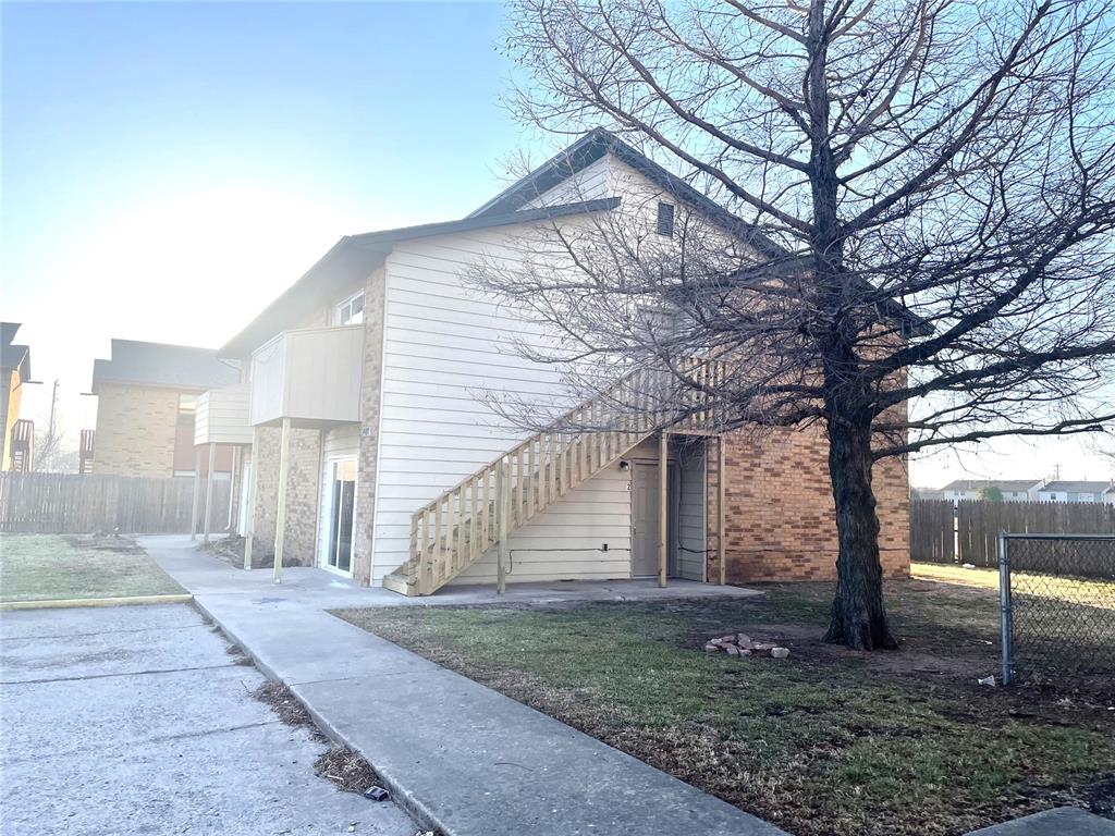 1407 Glen Oaks Court 2 — photo