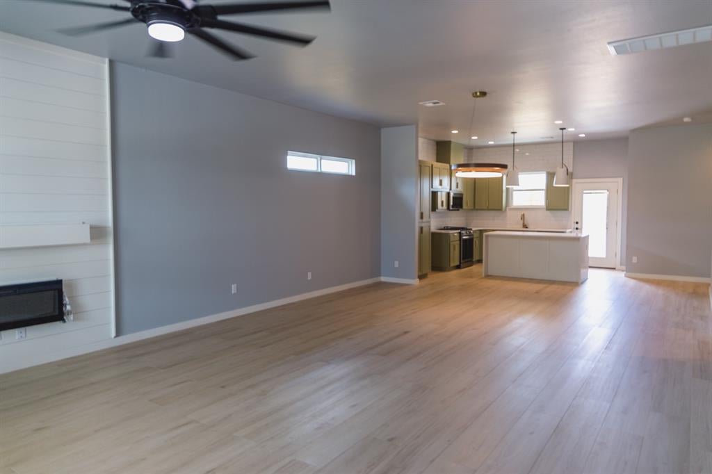 905 S HOWARD AVE — photo 3