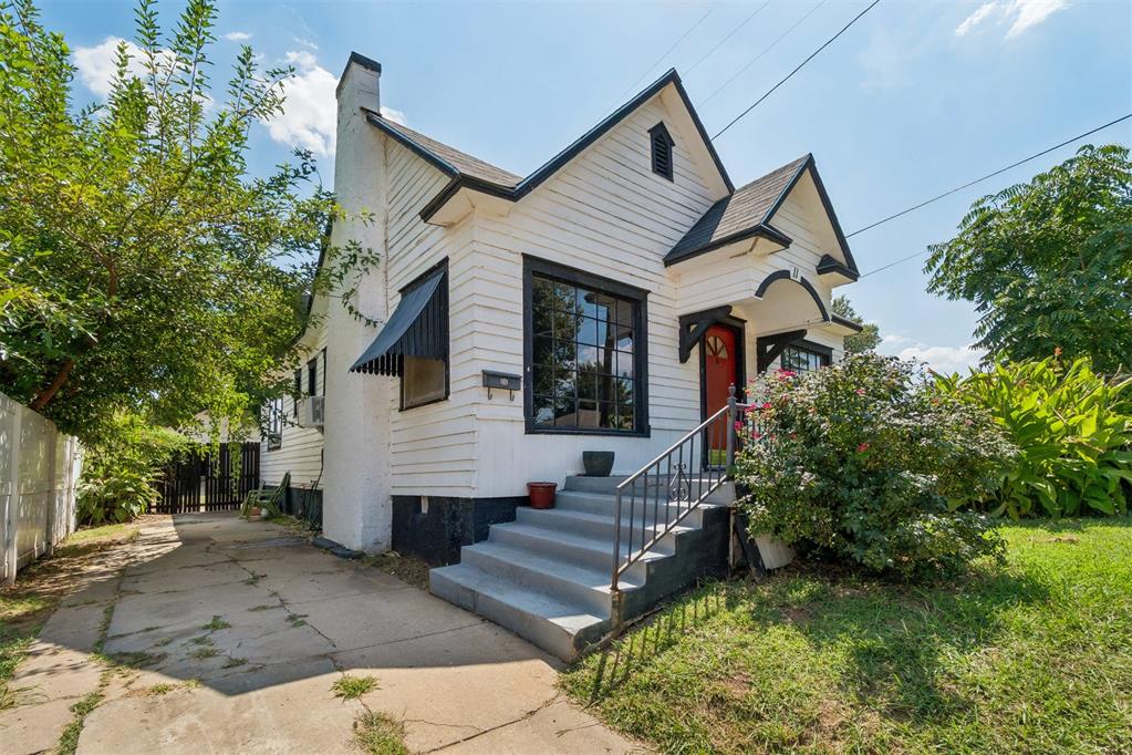 11 W Drummond Street — photo