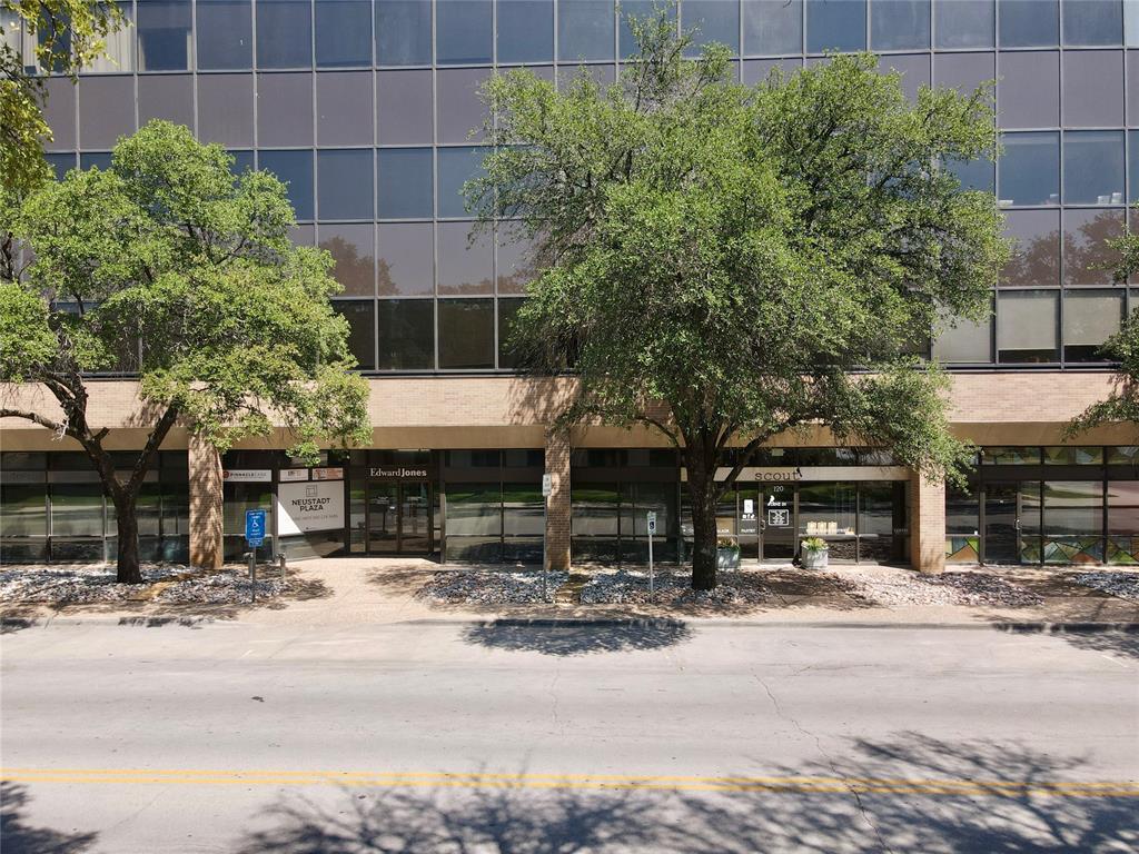 333 W Main Street Neustadt Plaza — photo