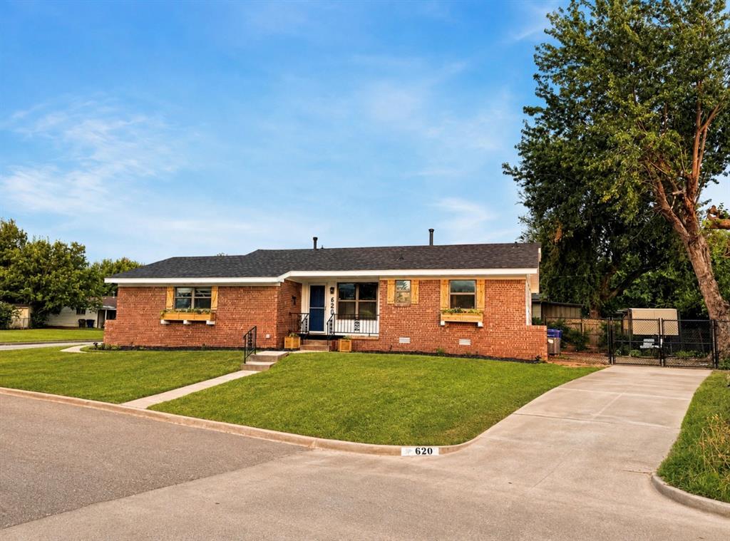 620 W Mitchell Drive — photo
