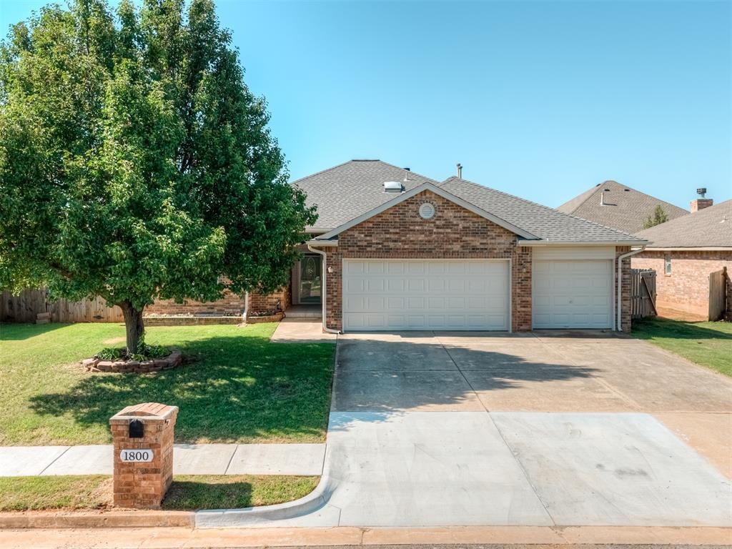 1800 Fairmont Lane — photo