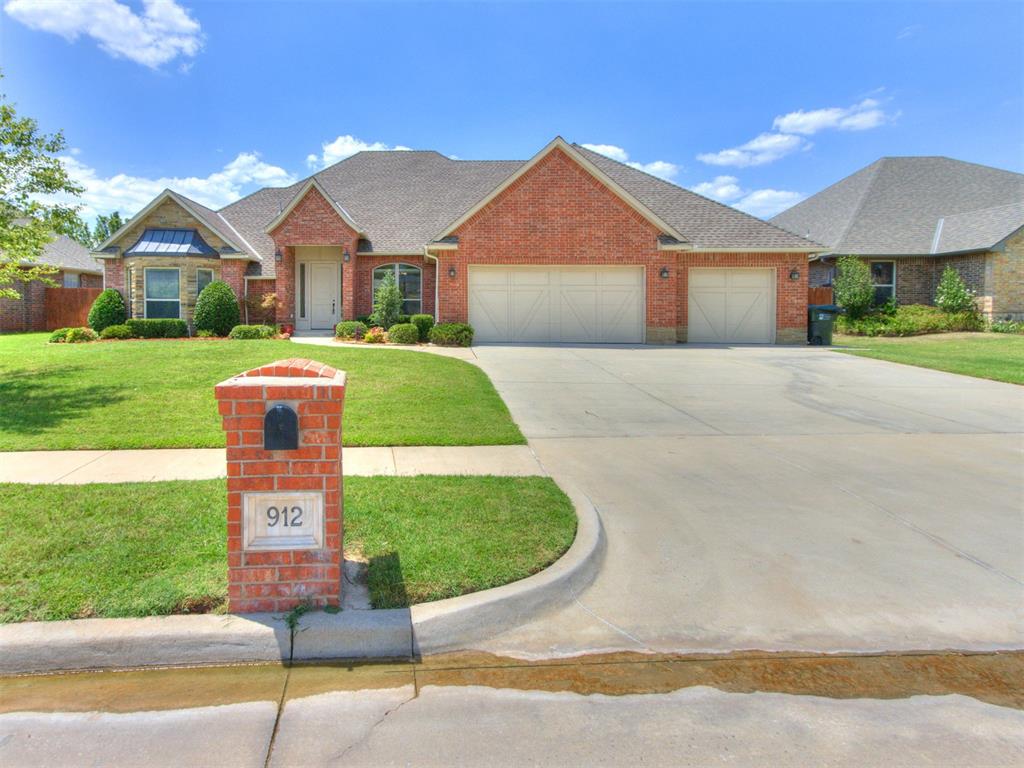 912 Trisha Lane — photo