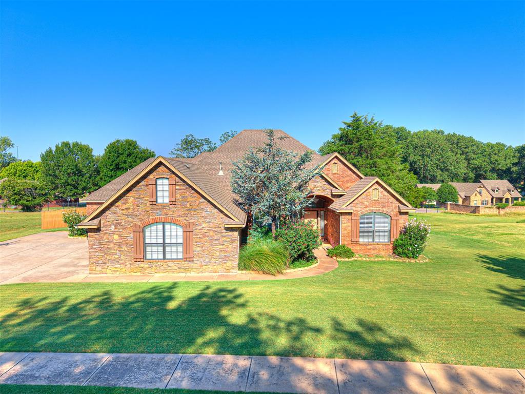 3077 Ridgecrest Drive — photo