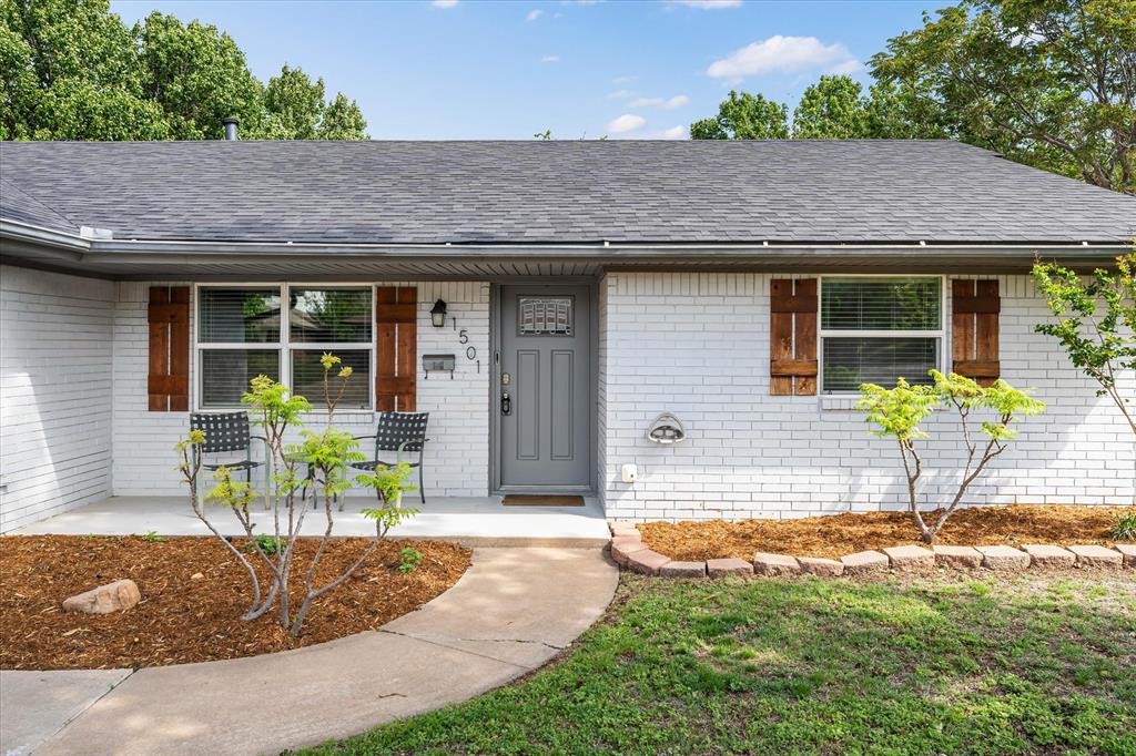 1501 Carlton Way — photo