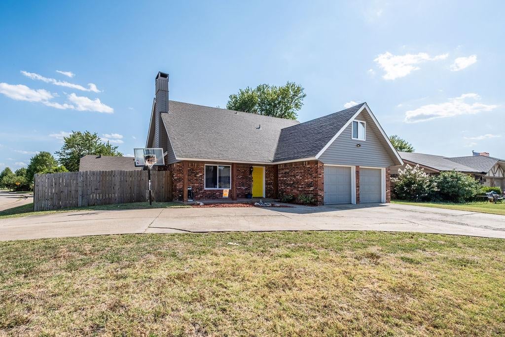 728 Miller Drive — photo