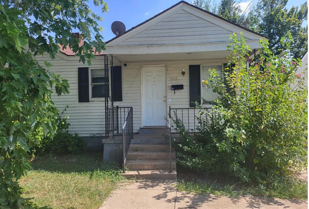 1920 E Madison Street — photo