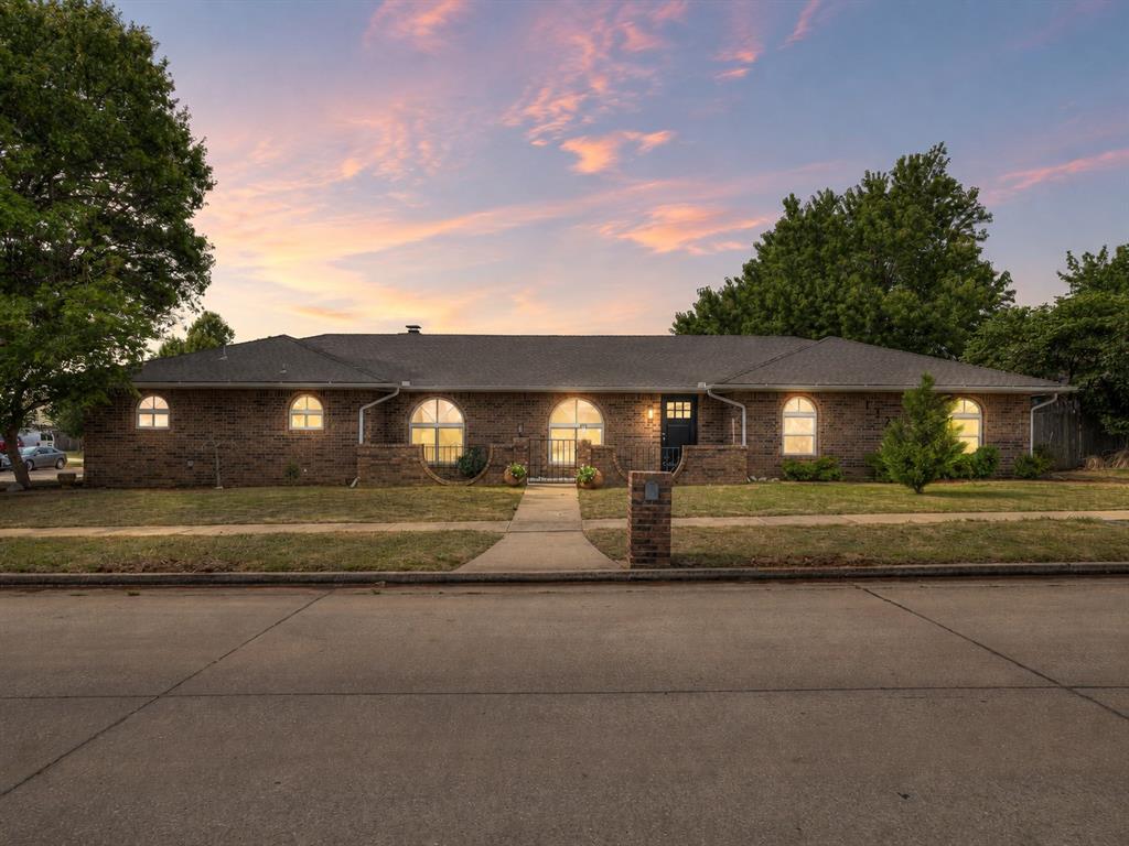 1320 Lowrie Lane — photo