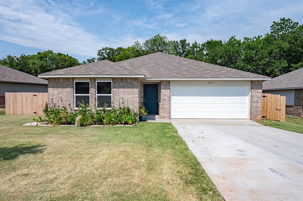 831 Twin Lakes Drive — photo