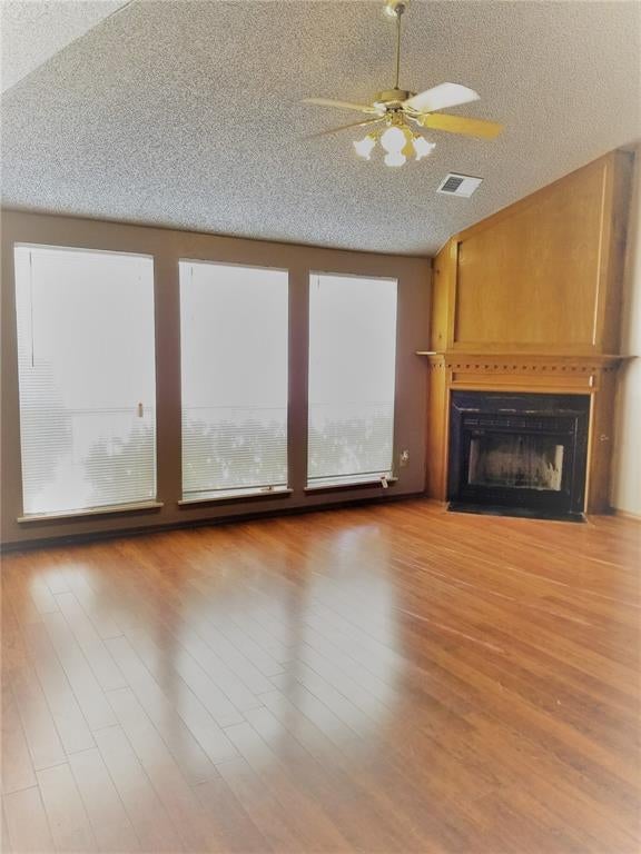 Home in Moore, OK 73170 — photo 2