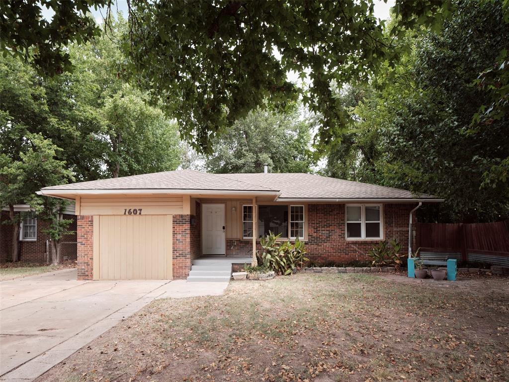 1607 Oxford Way — photo