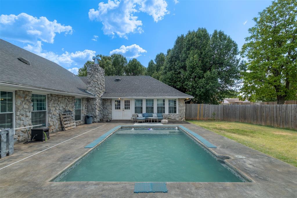617 N Falcon Way — photo