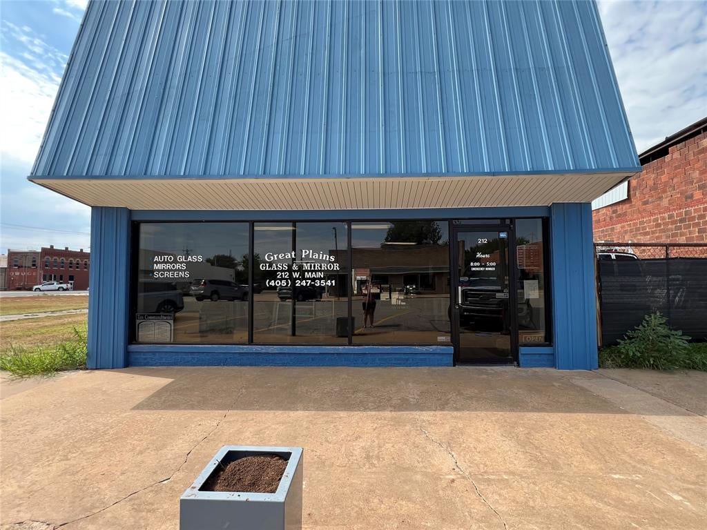 212 W Main Street — photo