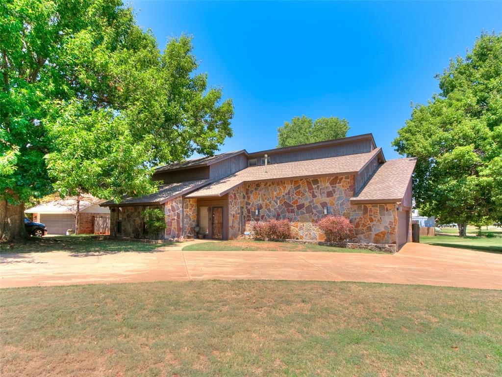 12113 Old Farm Circle — photo