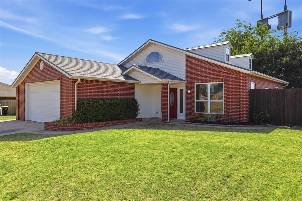 2302 Oakridge Drive — photo
