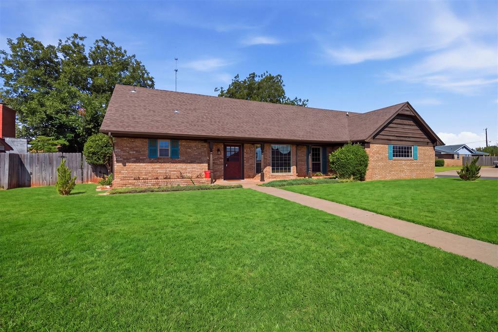 1619 Crestview Drive — photo