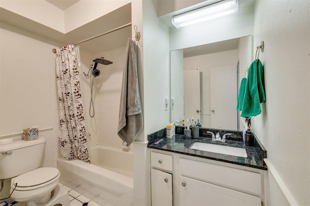 6732 N Meridian Avenue D — photo