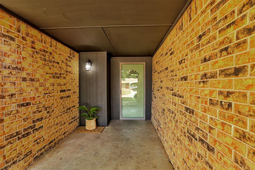 612 W Perry Drive — photo