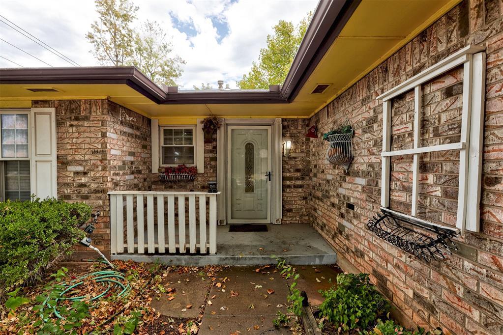 819 Hawthorne Place — photo