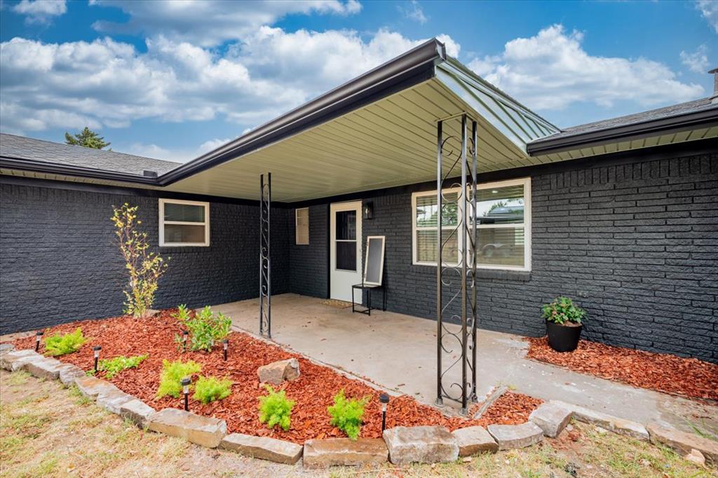 329131 E Lincoln Street — photo