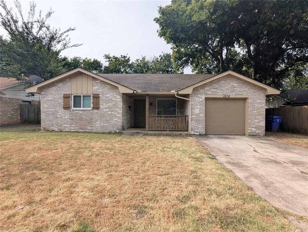 1614 Surrey Drive — photo
