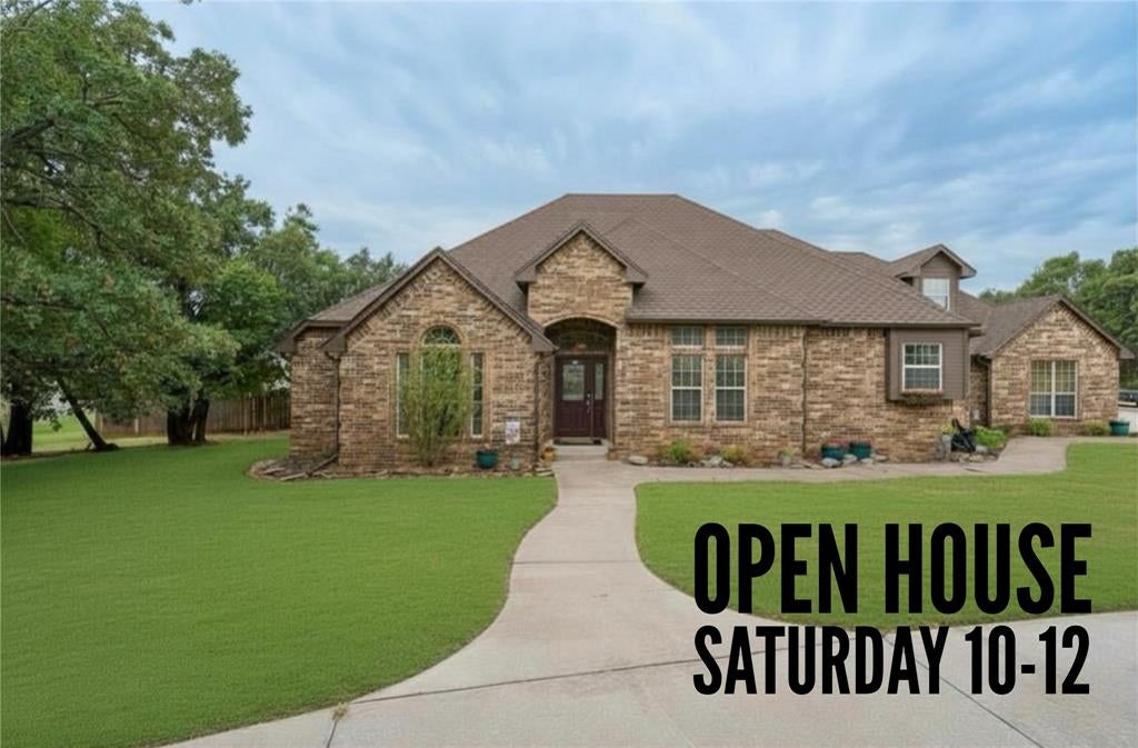 825 Liveoak Lane — photo