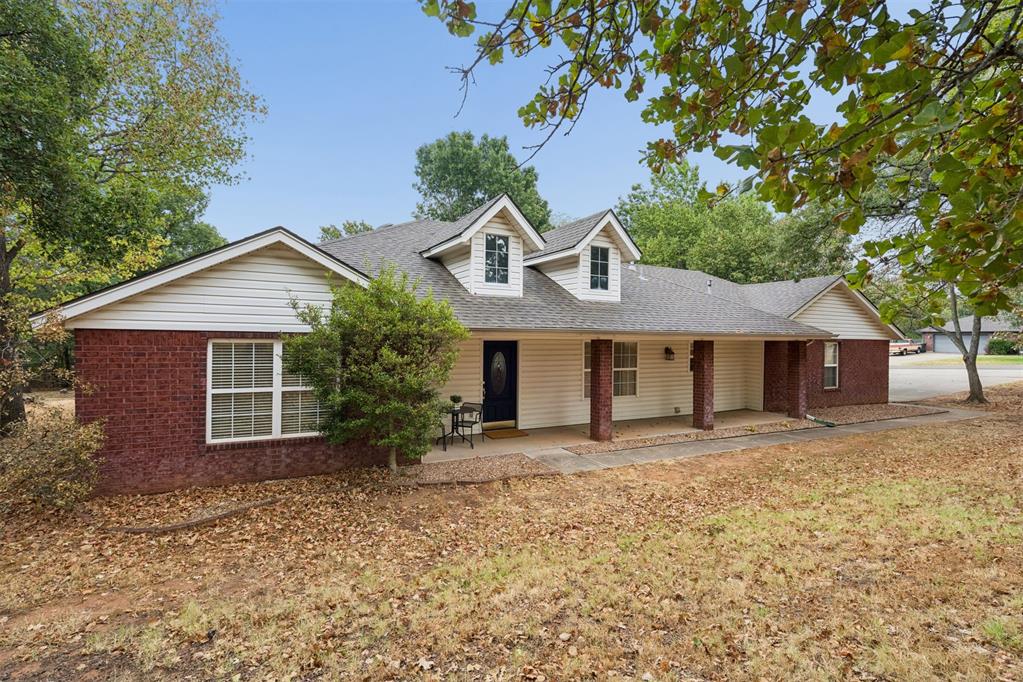 2117 E Oakridge Drive — photo