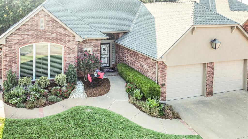 1605 Vandivort Place — photo