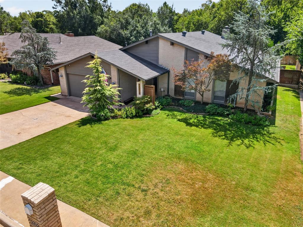 1212 Devonshire Court — photo