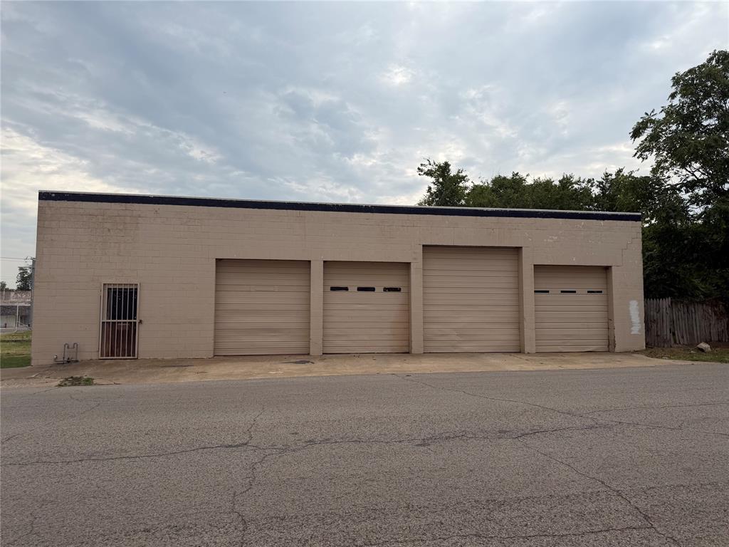 601 E Main Street — photo