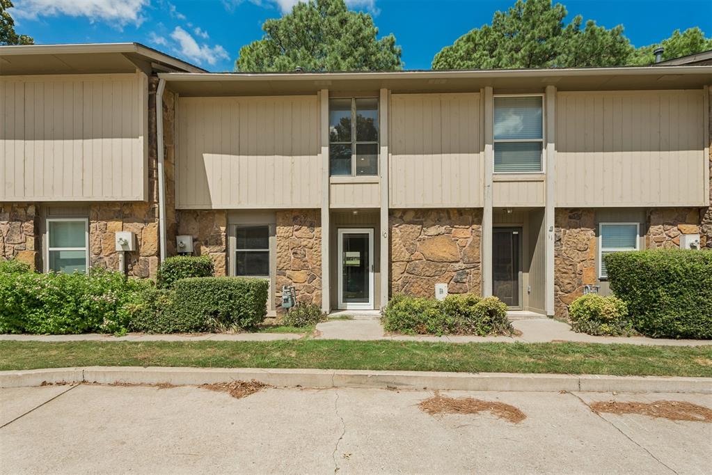 7010 Lakeshore Drive — photo