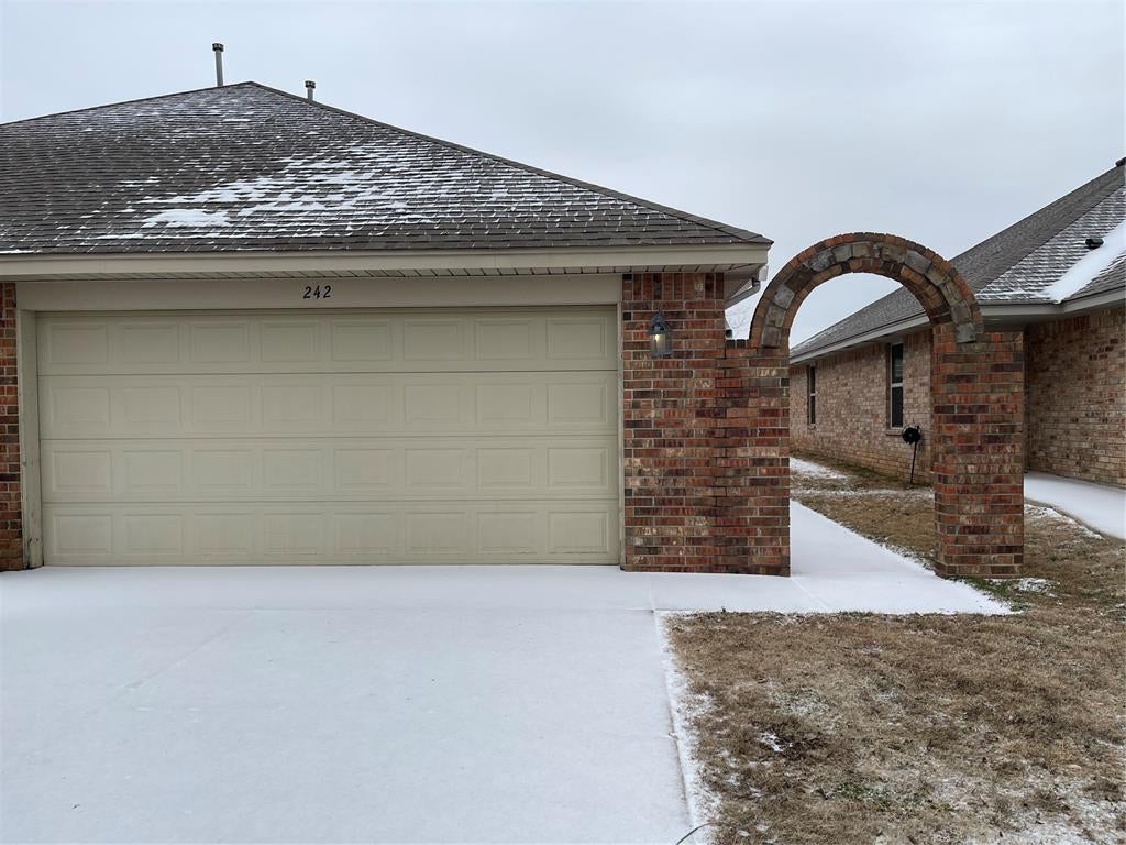 242 Woodbriar Road — photo