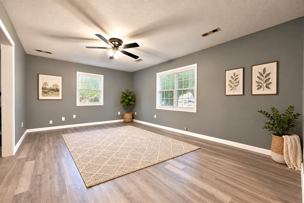 Home in Chickasha, OK 73018 — photo 2