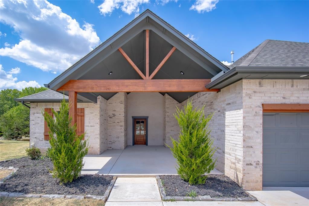 817 Carrie Court — photo