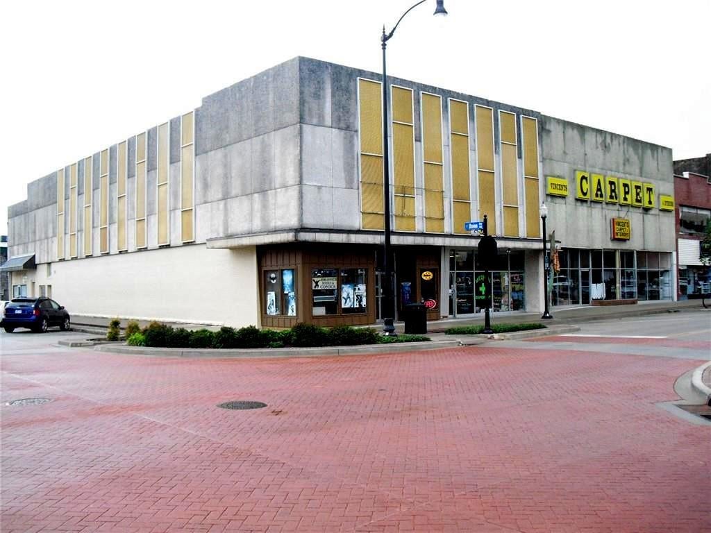 121 E Main Street — photo