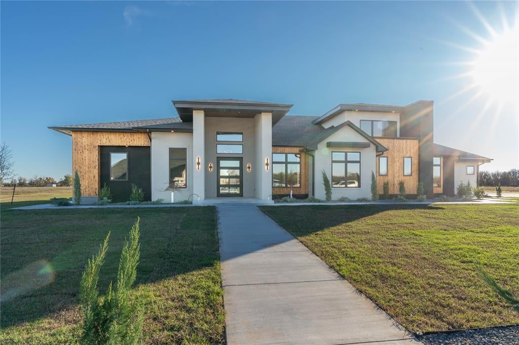 7422 Dutton Drive — photo