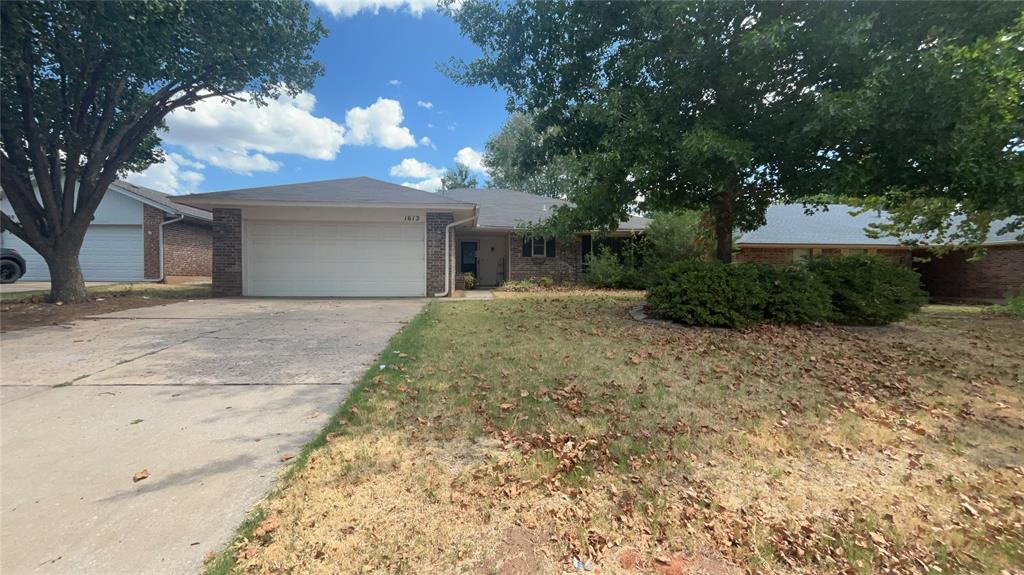 1612 Green Leaf Circle — photo