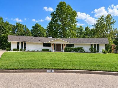800 Mockingbird Lane — photo