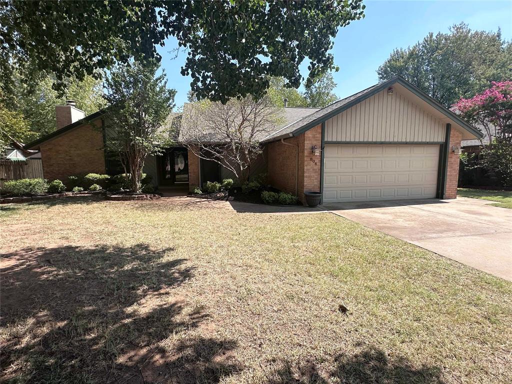 804 Lakeside Circle — photo