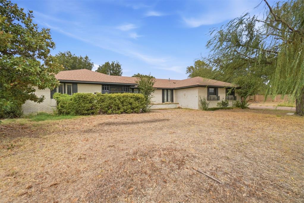 525 Lakeside Drive — photo