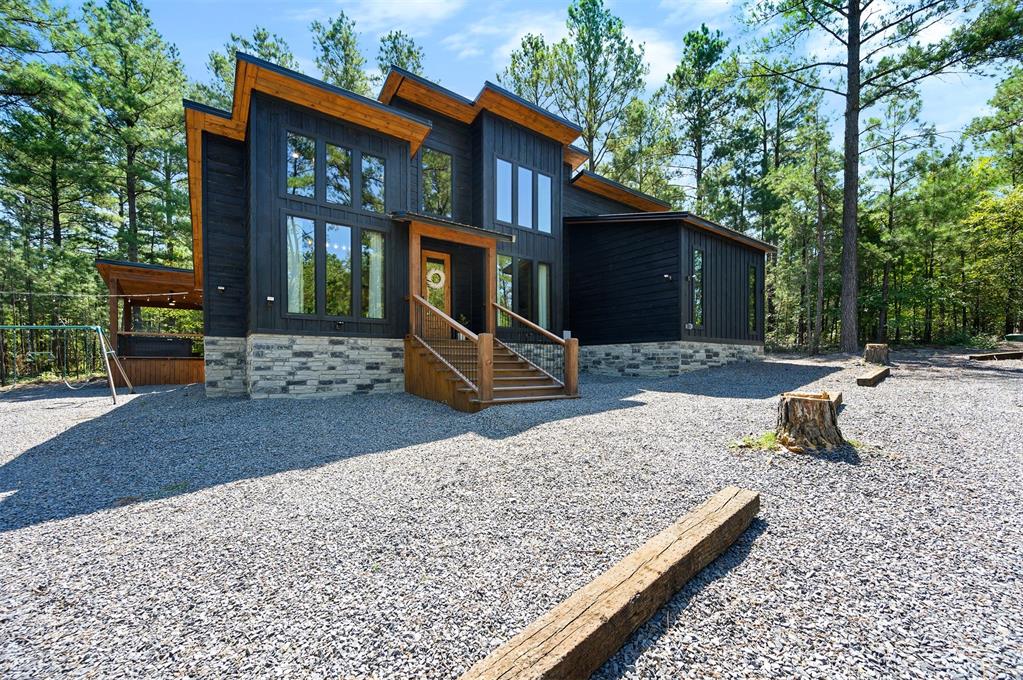 24 Boulder Court — photo